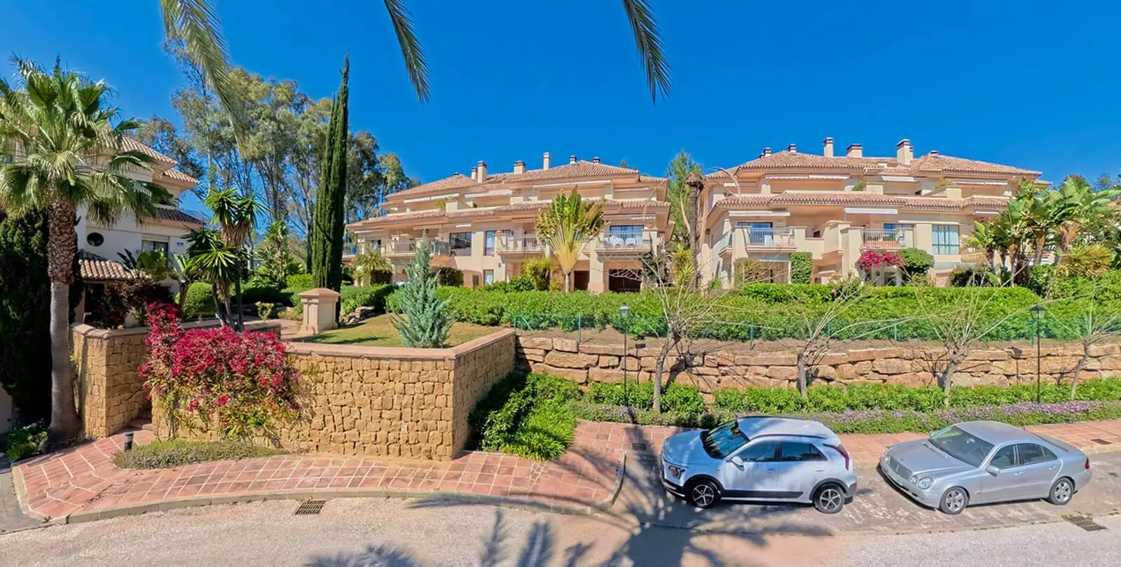 Sale of middle floor apartment in Río Real 24