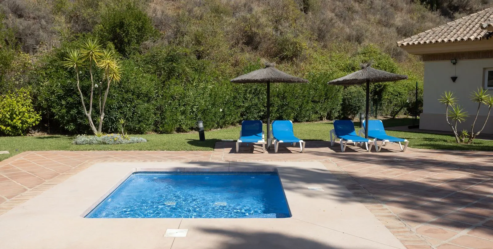Sale of middle floor apartment in Río Real 33