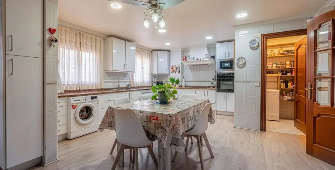 Продажа апартаментов на среднем этаже в Málaga 4