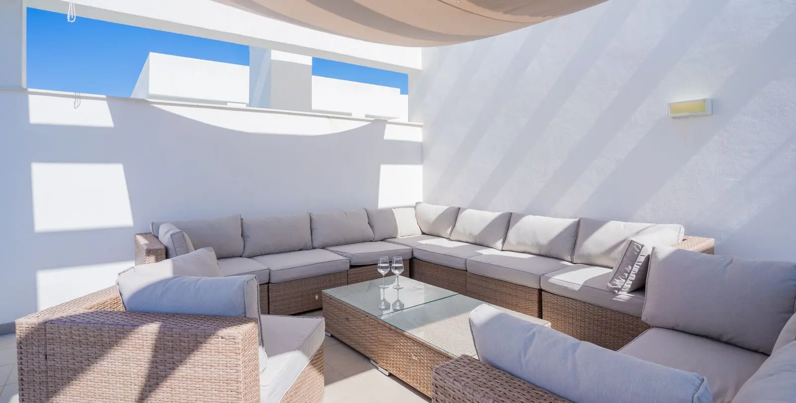 Sale of penthouse in Estepona 1