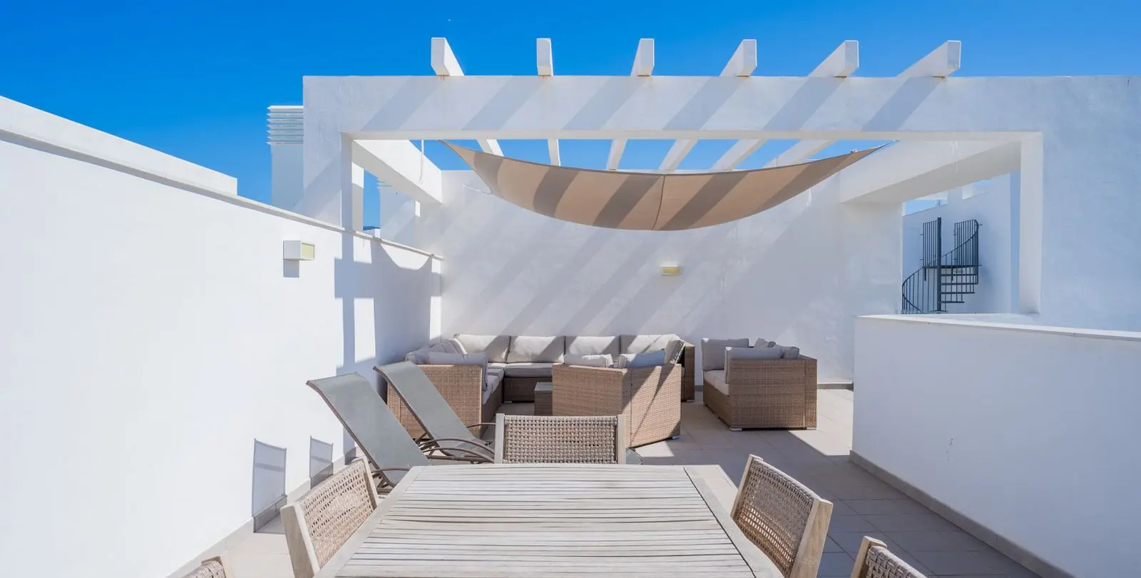 Sale of penthouse in Estepona 3