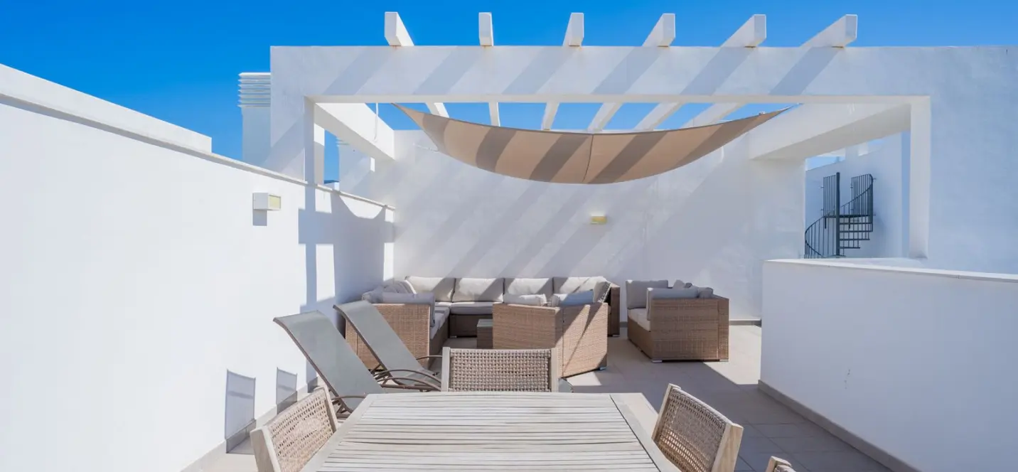 Sale of penthouse in Estepona 2