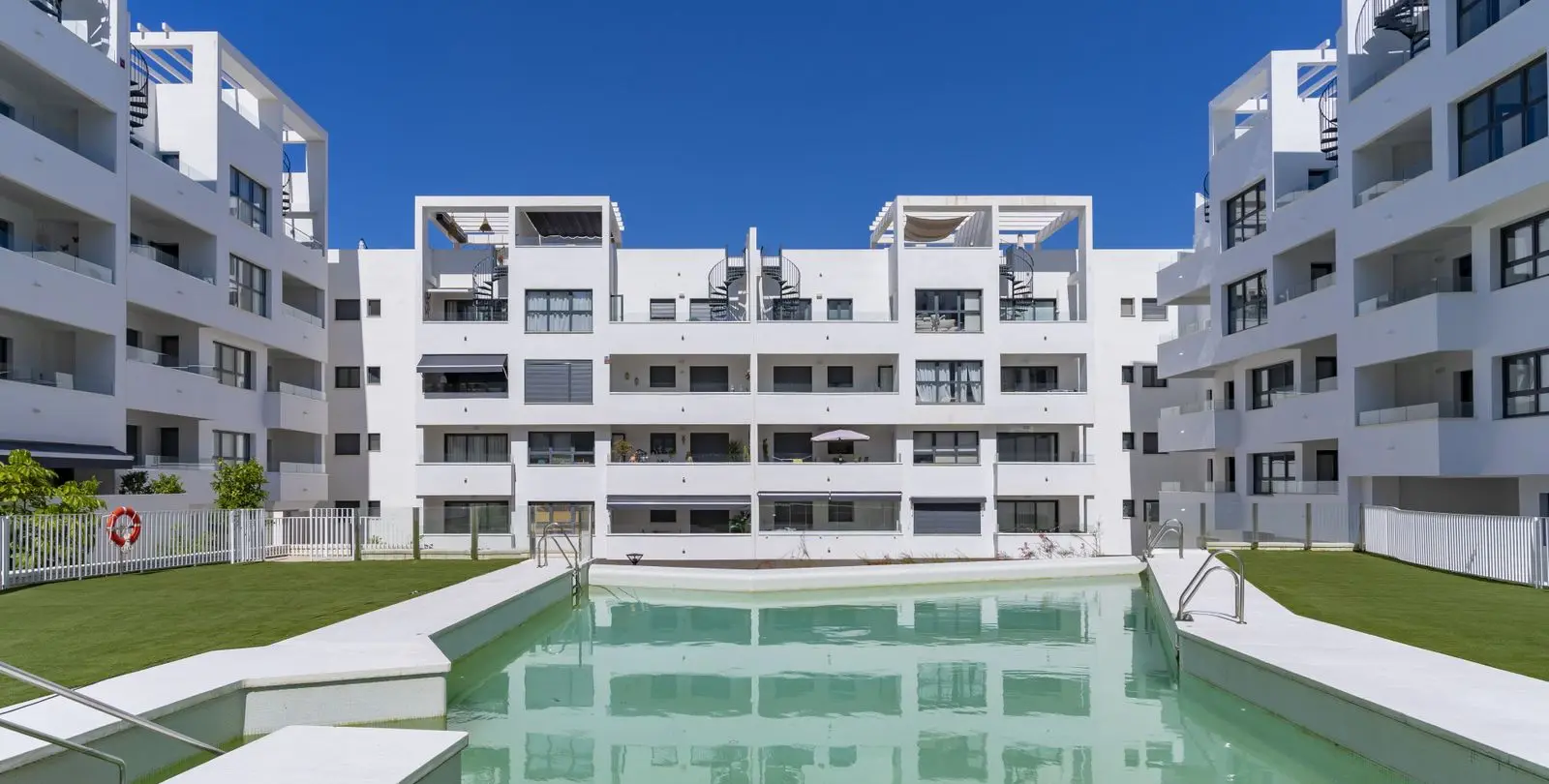 Sale of penthouse in Estepona 21