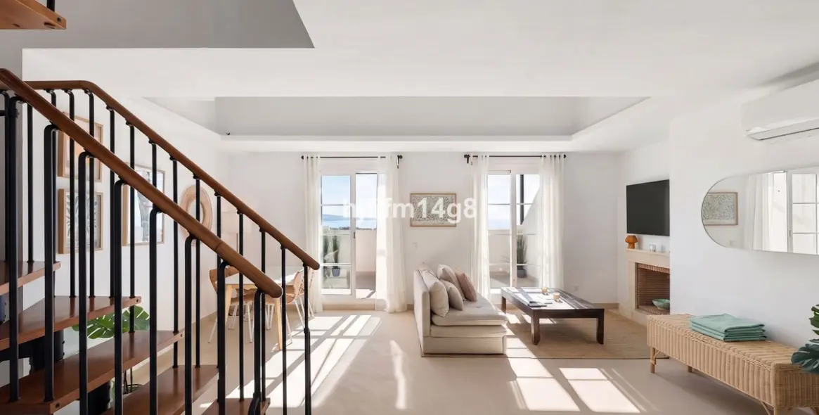 Продажа двухуровневого пентхауса в Nueva Andalucía 1