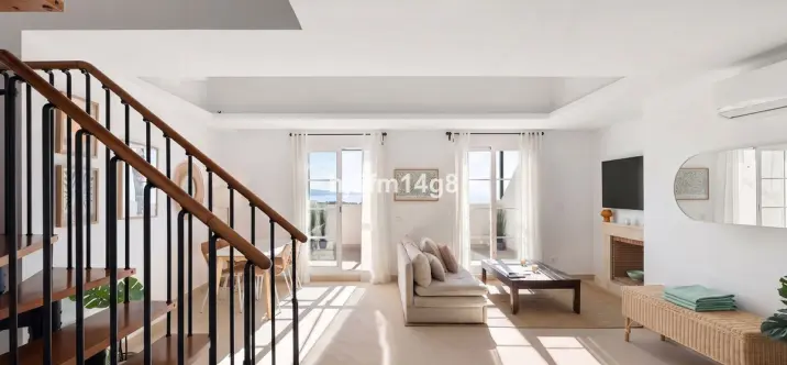 Продажа двухуровневого пентхауса в Nueva Andalucía 0