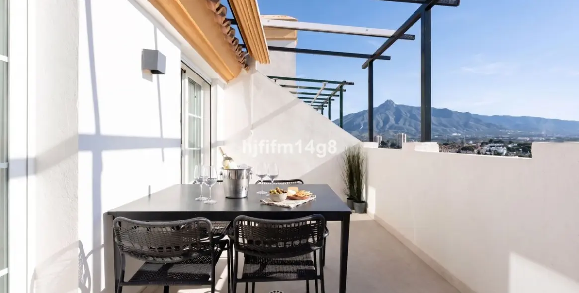 Продажа двухуровневого пентхауса в Nueva Andalucía 2