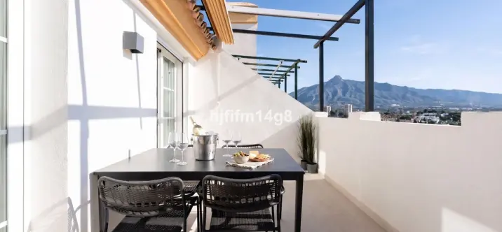 Продажа двухуровневого пентхауса в Nueva Andalucía 1