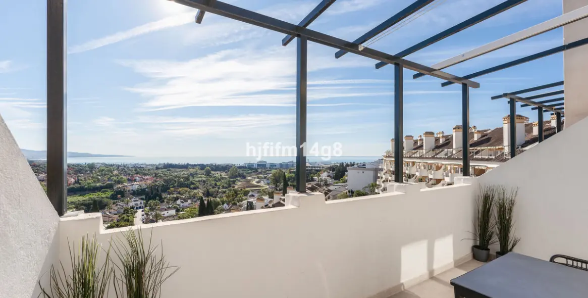 Продажа двухуровневого пентхауса в Nueva Andalucía 3