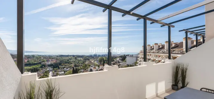 Продажа двухуровневого пентхауса в Nueva Andalucía 2