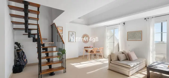 Продажа двухуровневого пентхауса в Nueva Andalucía 4