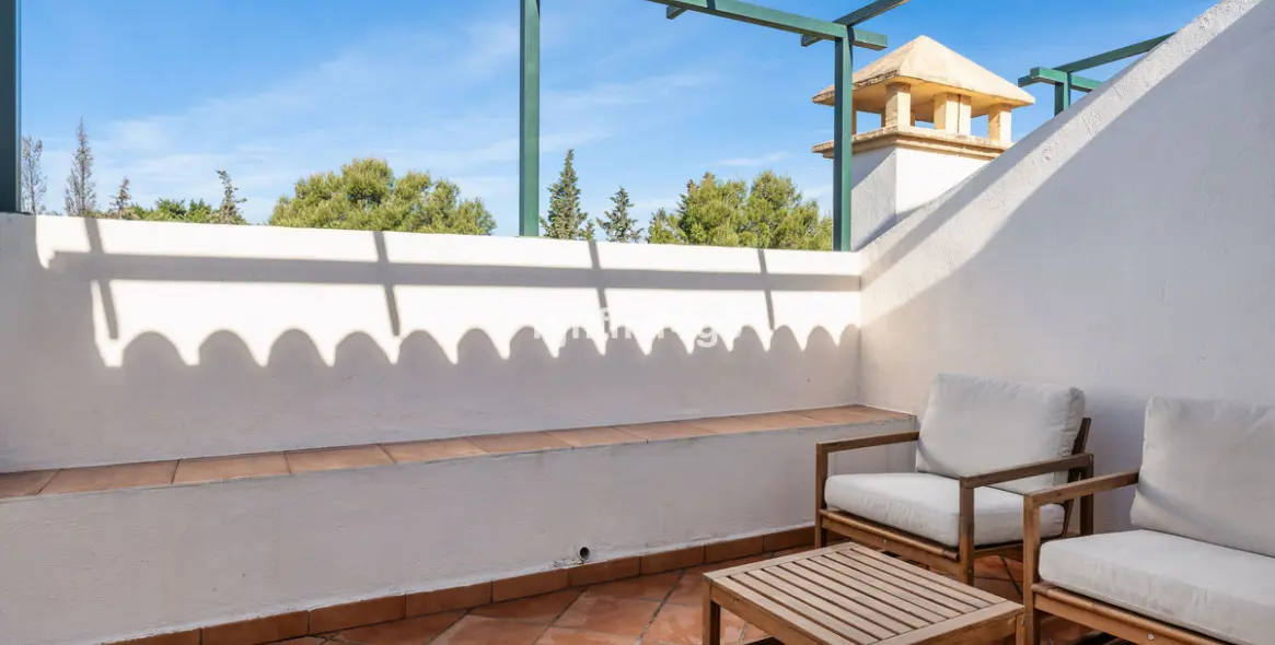 Продажа двухуровневого пентхауса в Nueva Andalucía 9