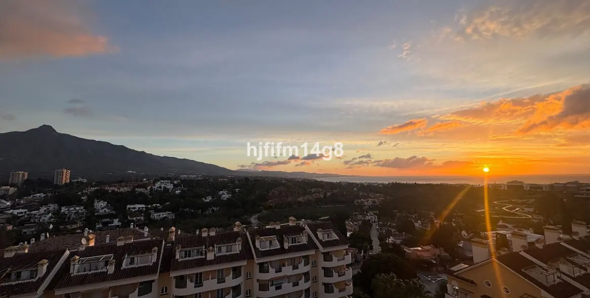 Продажа двухуровневого пентхауса в Nueva Andalucía 27