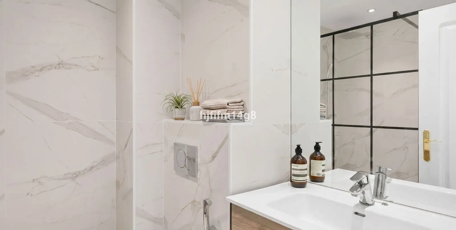 Sale of penthouse duplex in Nueva Andalucía 13