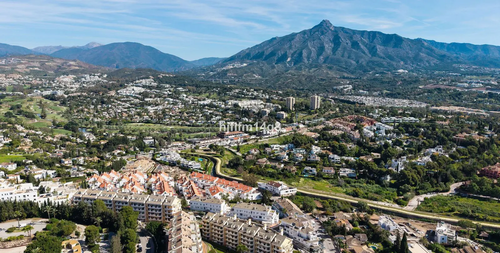 Sale of penthouse duplex in Nueva Andalucía 24