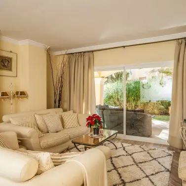 Venta de apartamento en planta baja en Elviria