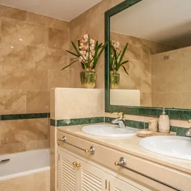 Venta de apartamento en planta baja en Elviria