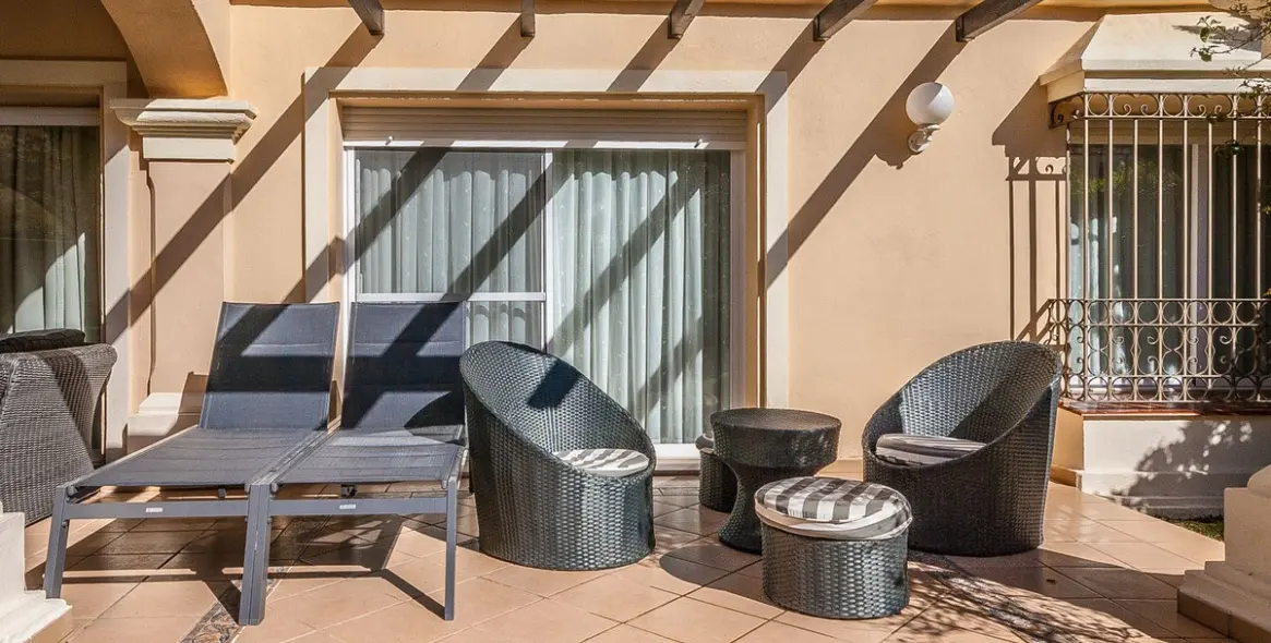 Sale of ground floor apartment in Elviria 11