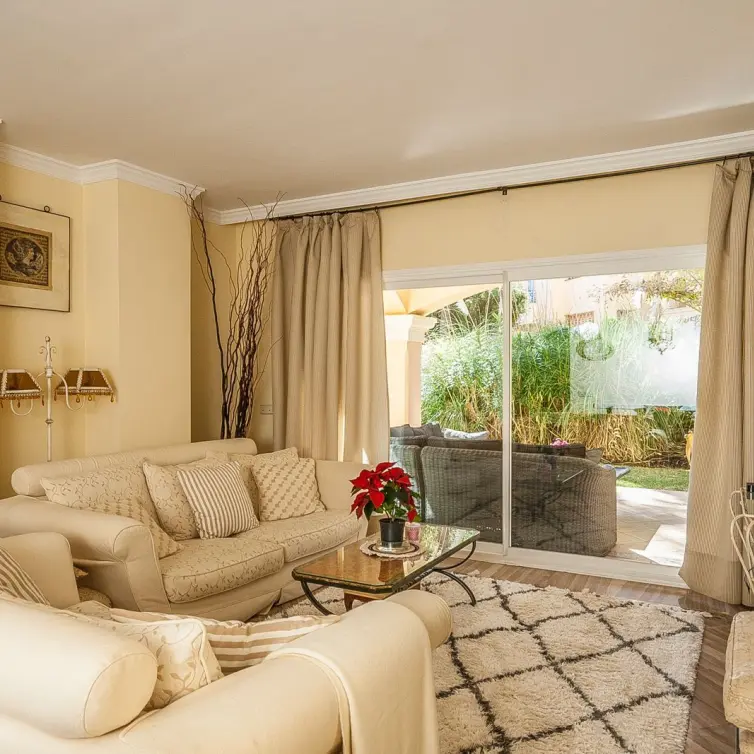 Venta de apartamento en planta baja en Elviria