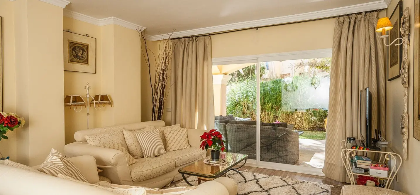 Venta de apartamento en planta baja en Elviria 2