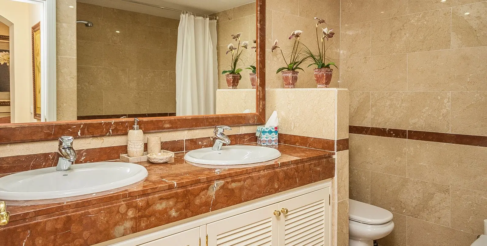 Sale of ground floor apartment in Elviria 8