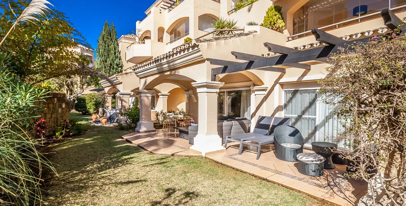 Sale of ground floor apartment in Elviria 9