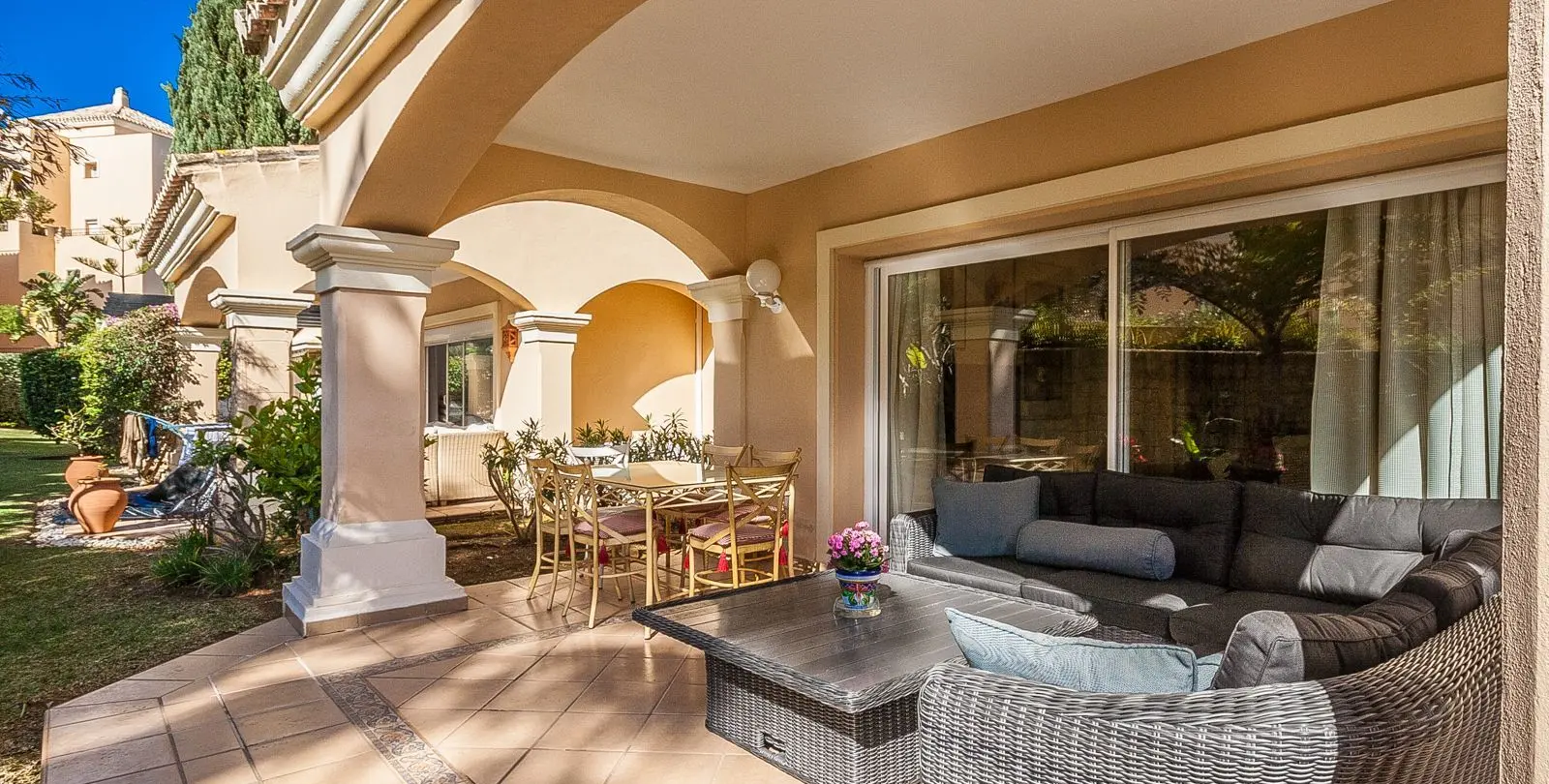 Sale of ground floor apartment in Elviria 11