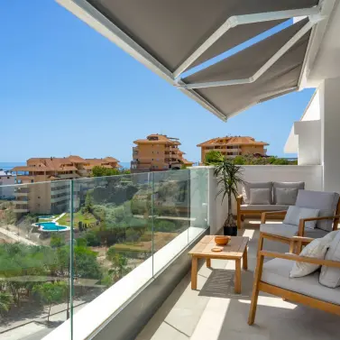 Sale of middle floor apartment in Higueron