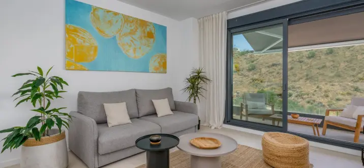 Sale of middle floor apartment in Higueron 4