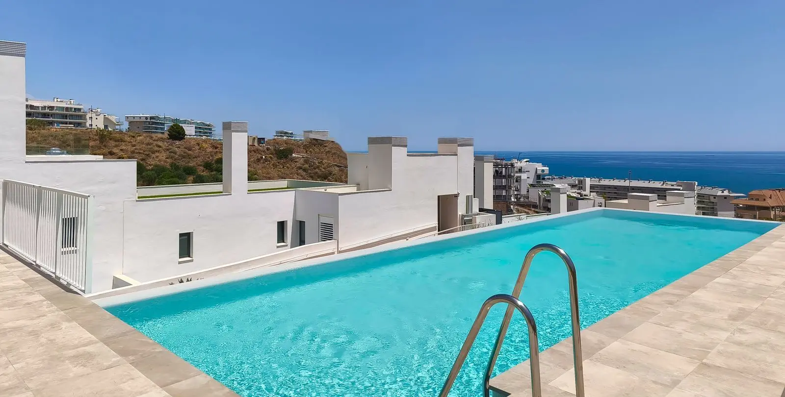 Sale of middle floor apartment in Higueron 1