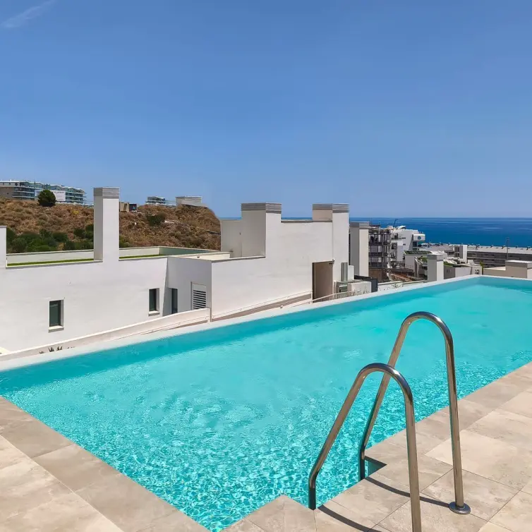 Venta de apartamento en planta media en Higueron