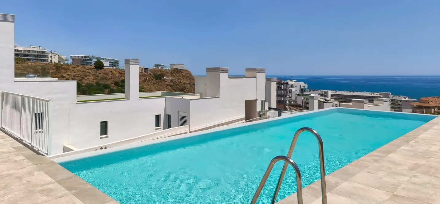Venta de apartamento en planta media en Higueron 0