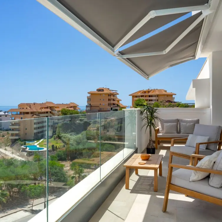 Venta de apartamento en planta media en Higueron