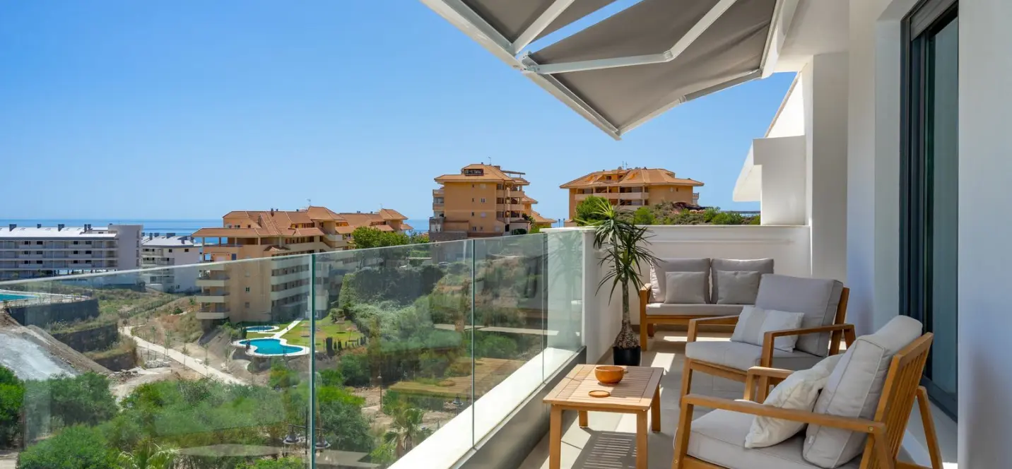 Venta de apartamento en planta media en Higueron 1