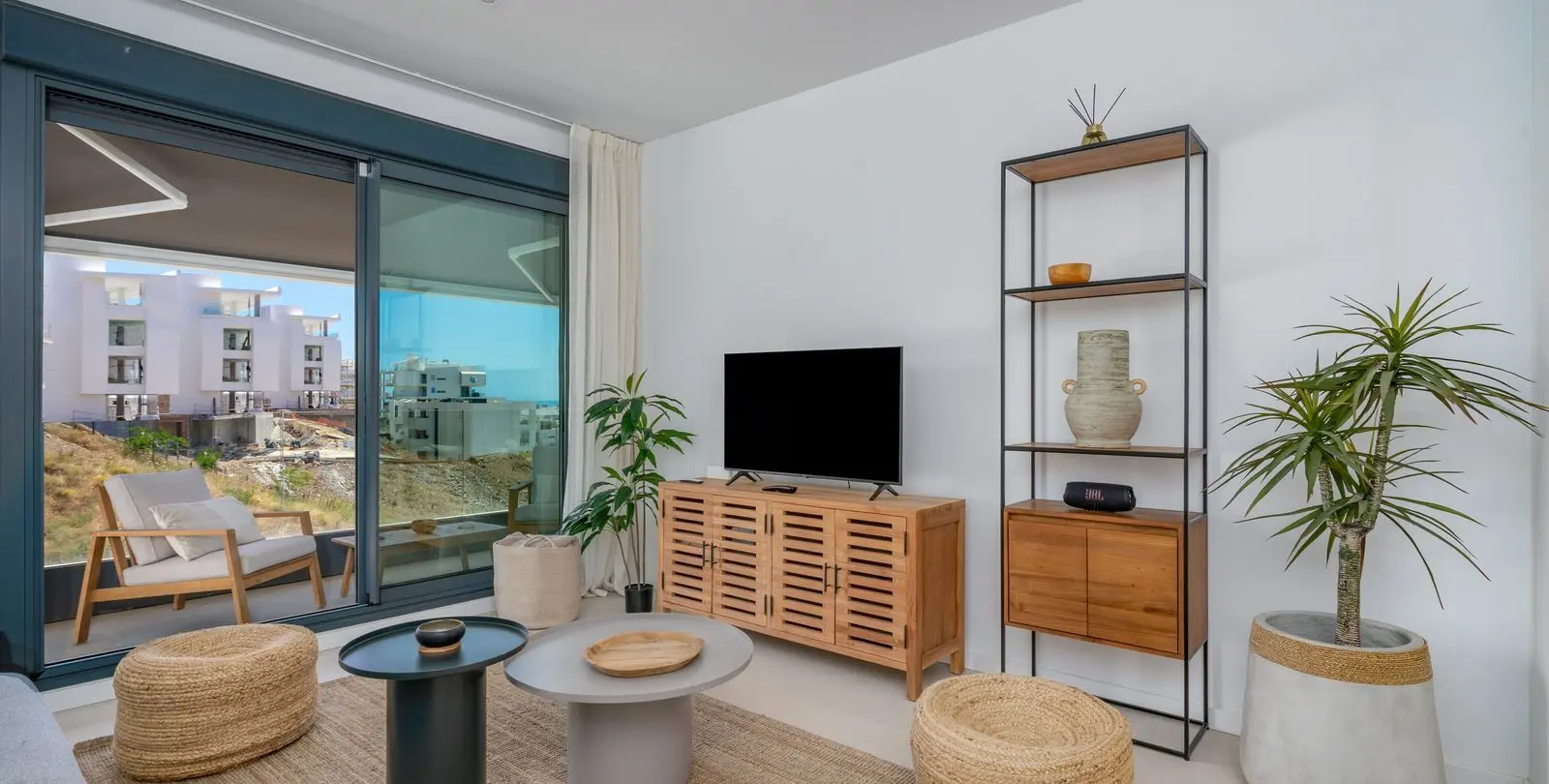 Sale of middle floor apartment in Higueron 3