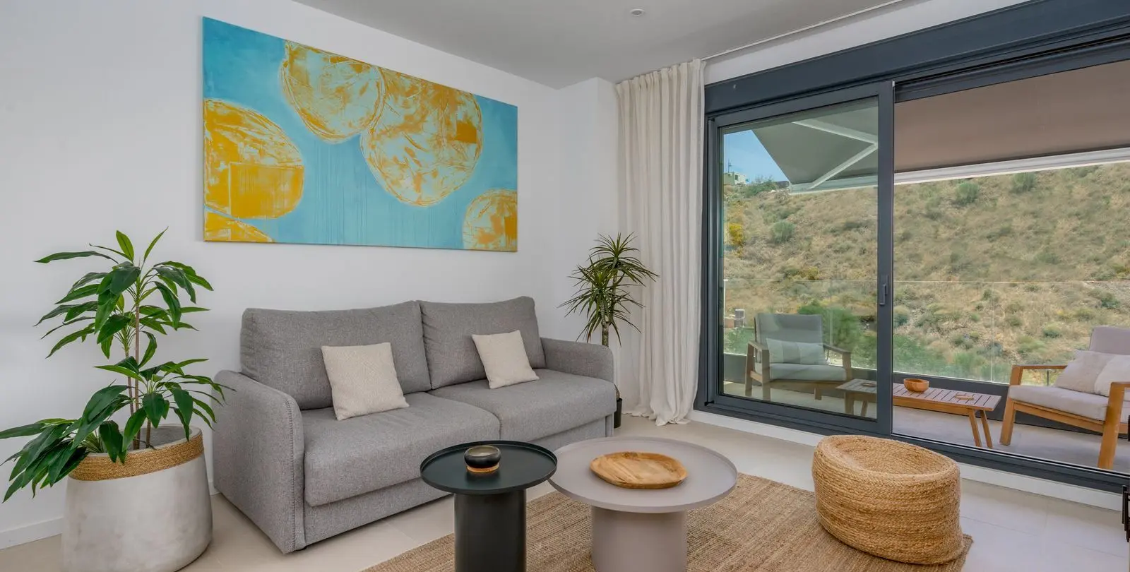 Sale of middle floor apartment in Higueron 4
