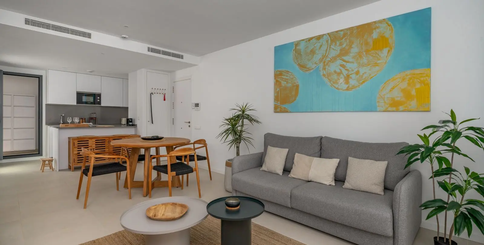 Sale of middle floor apartment in Higueron 5