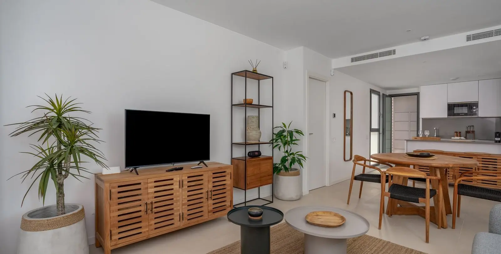 Sale of middle floor apartment in Higueron 6