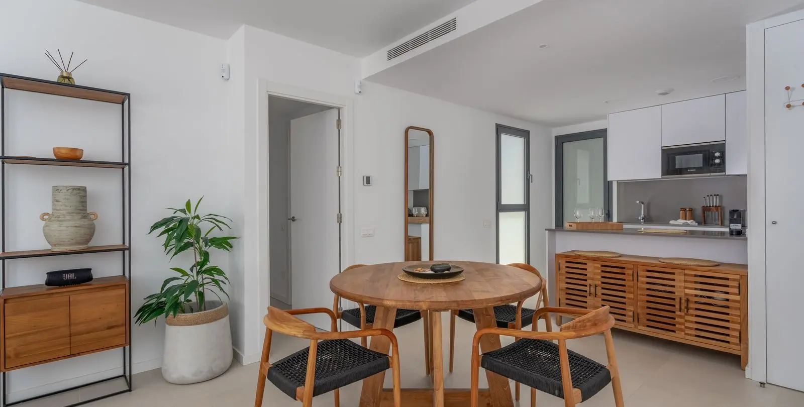 Sale of middle floor apartment in Higueron 7