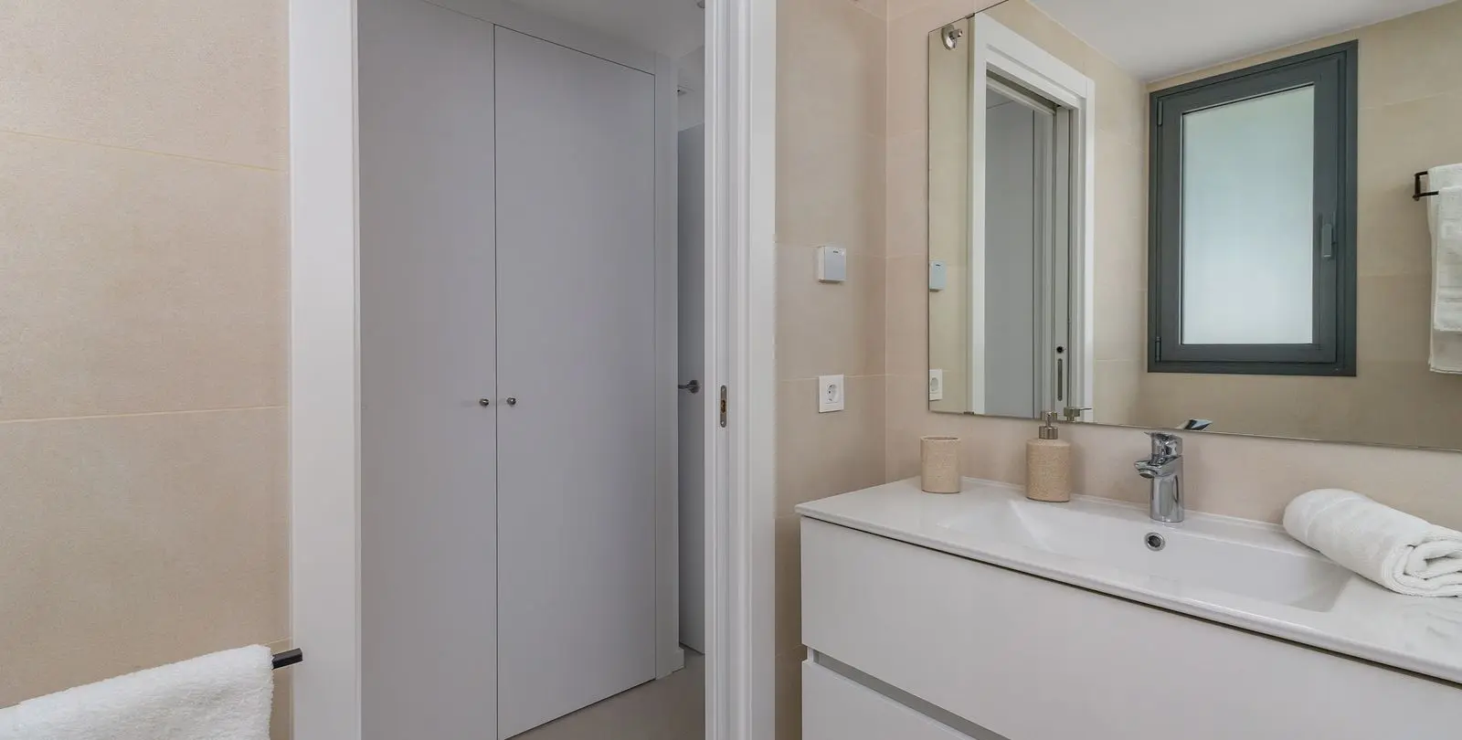 Sale of middle floor apartment in Higueron 12