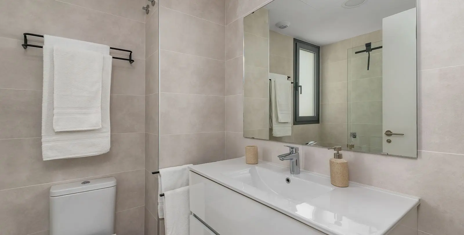 Sale of middle floor apartment in Higueron 15