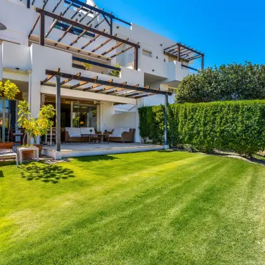 Продажа апартаментов на первом этаже в Estepona