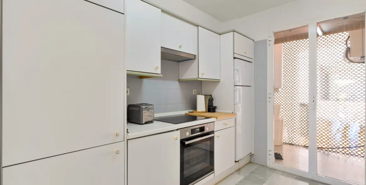 Продажа апартаментов на первом этаже в Estepona 3