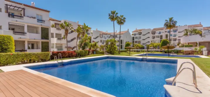 Продажа апартаментов на первом этаже в Estepona 4