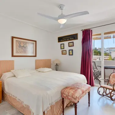 Продажа апартаментов на первом этаже в Estepona