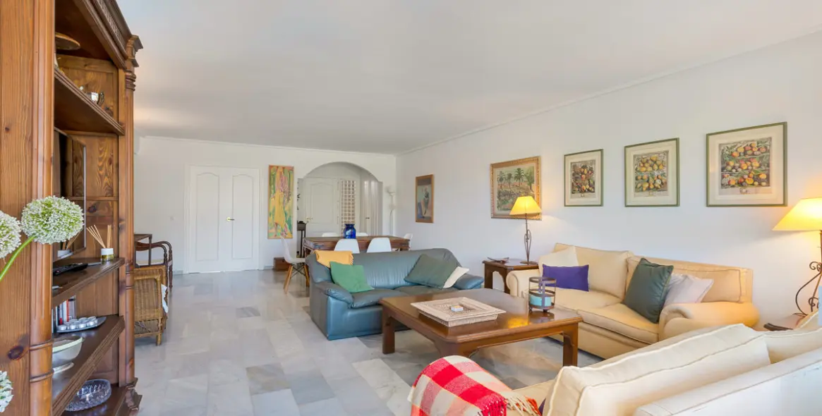 Продажа апартаментов на первом этаже в Estepona 10