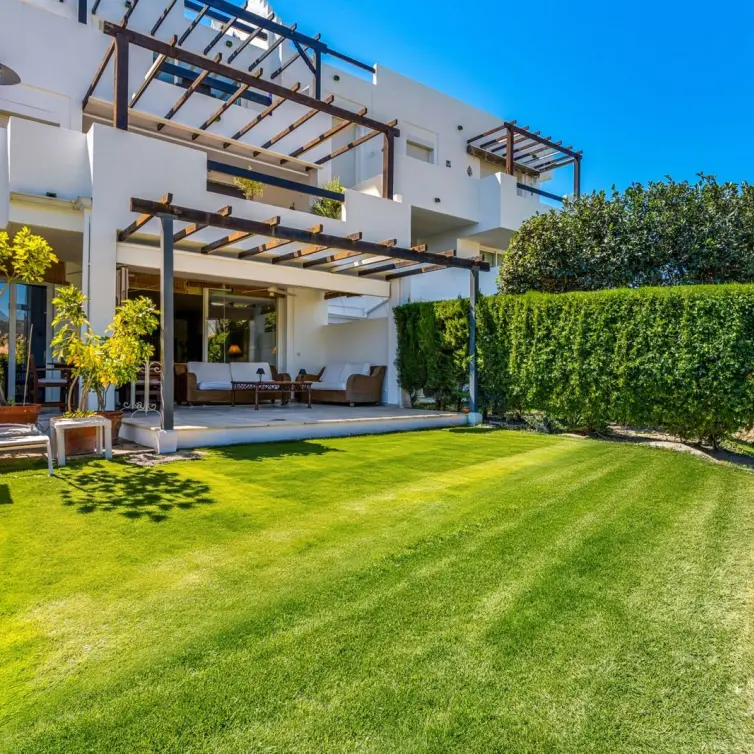 Sale of ground floor apartment in Estepona