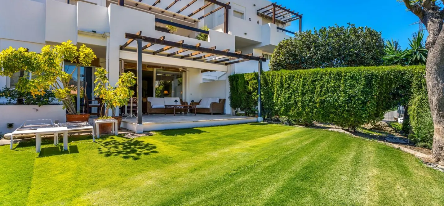 Sale of ground floor apartment in Estepona 0