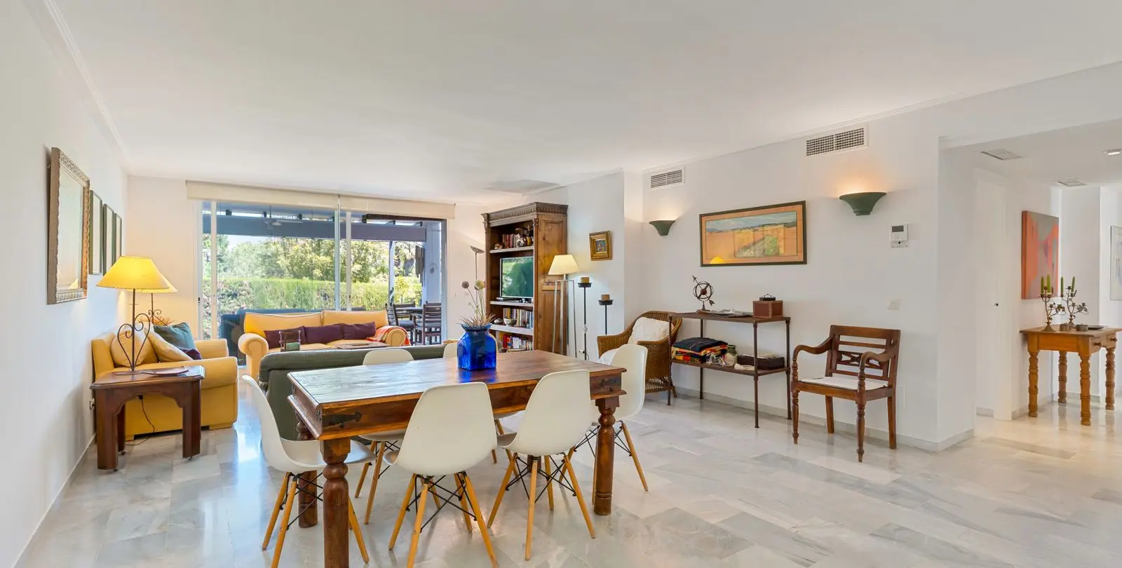 Venta de apartamento en planta baja en Estepona 2