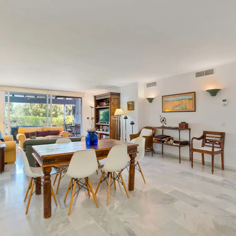 Sale of ground floor apartment in Estepona