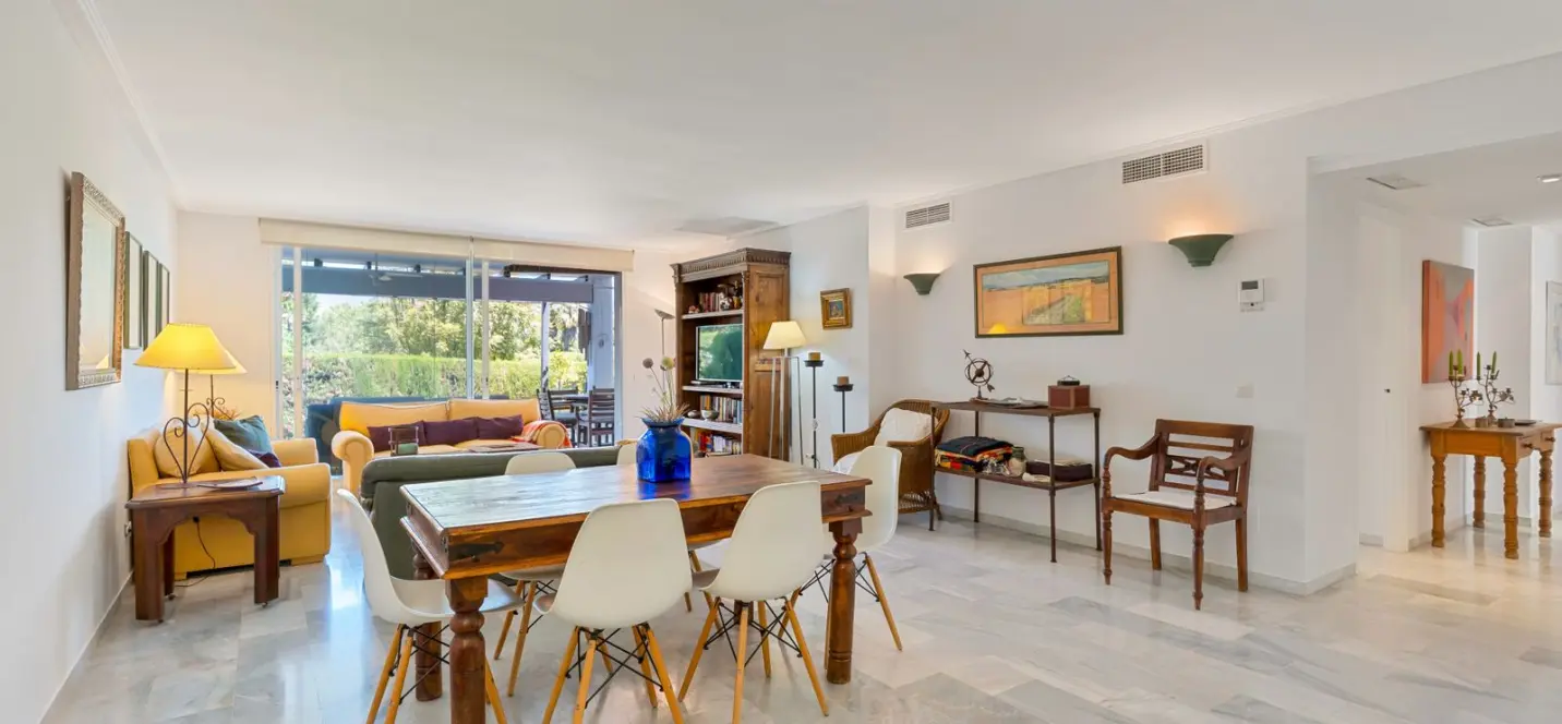 Sale of ground floor apartment in Estepona 1